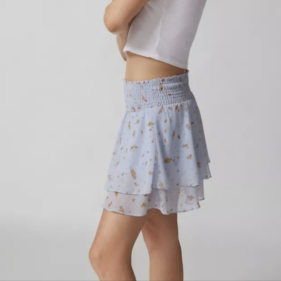 Urban Outfitters Ciara Flowy Floral Mini Skort in Blue Size NWT - Picture 2 of 11